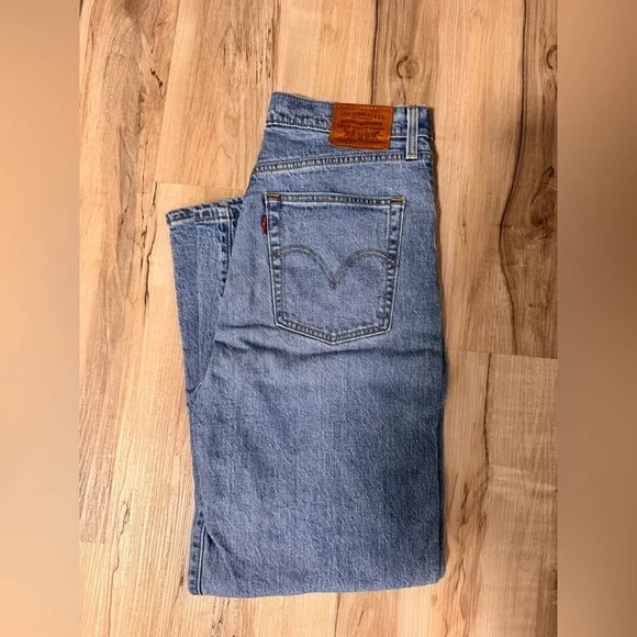 Levi’s Ribcage Jeans - Picture 3 of 4